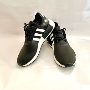 NIB Women’s Adidas Marimekko NMD_R1 Sneakers